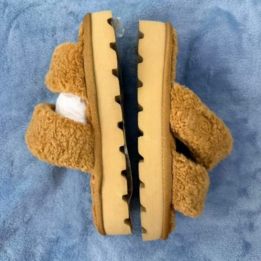 Micheal k‎ slides women size 6 no box new